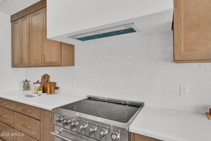 15-web-or-mls-18047 E Vencino-18