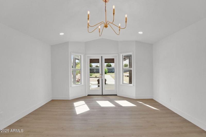 23-web-or-mls-18047 E Vencino-27