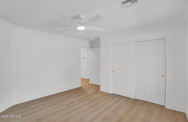 30-web-or-mls-18047 E Vencino-40