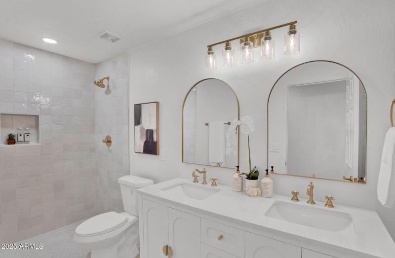 33-web-or-mls-18047 E Vencino-28