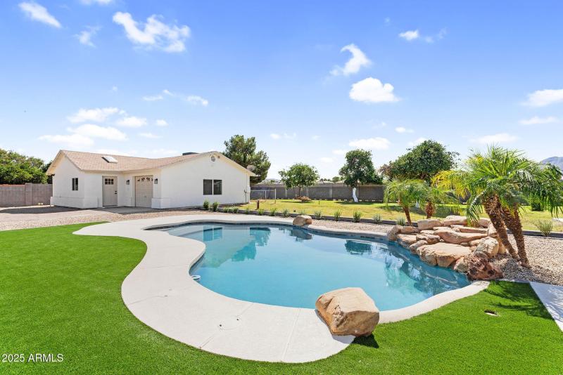 38-web-or-mls-18047 E Vencino-50