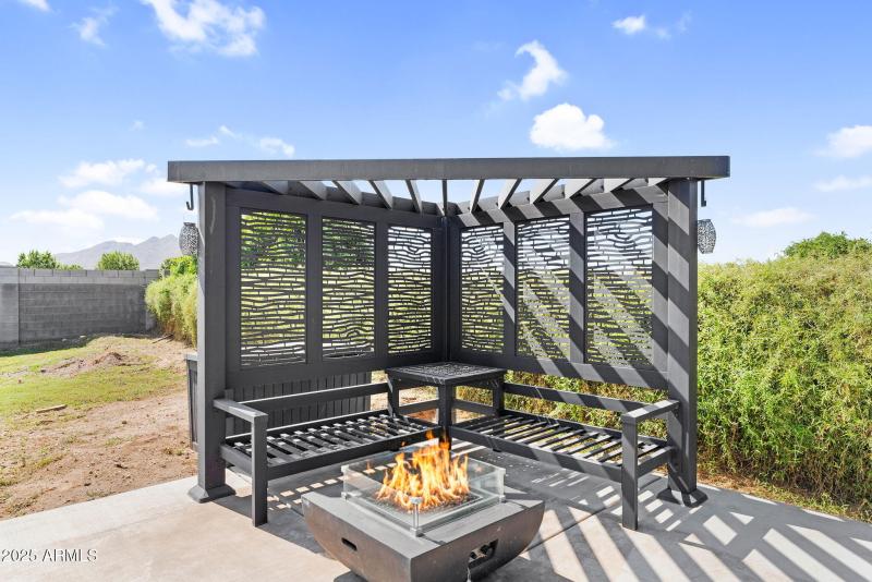 42-web-or-mls-18047 E Vencino-53