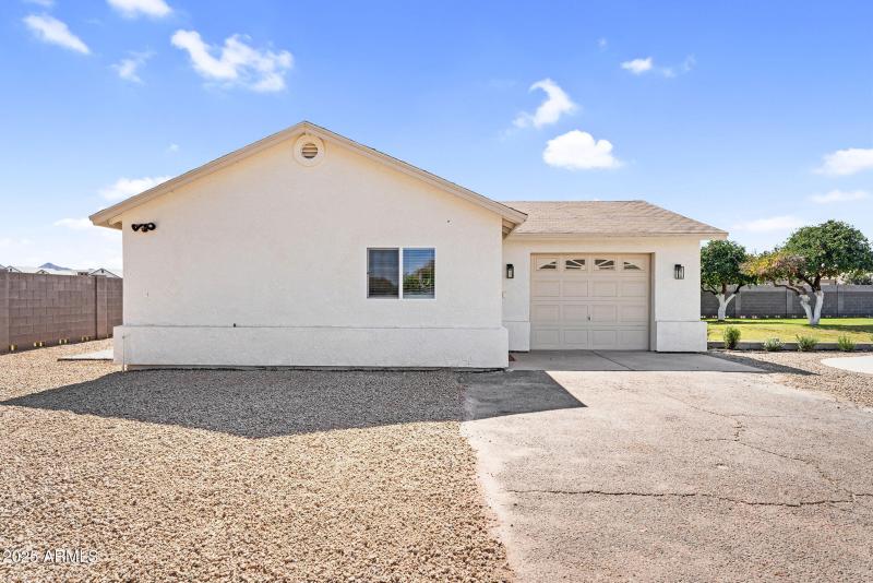 47-web-or-mls-18047 E Vencino-2