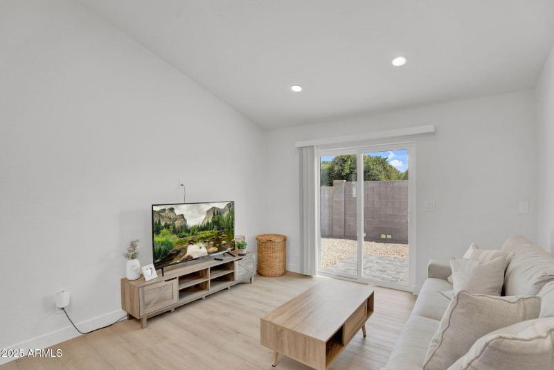 50-web-or-mls-18047 E Vencino-6