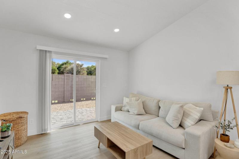 51-web-or-mls-18047 E Vencino-7