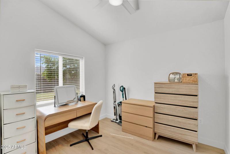 54-web-or-mls-18047 E Vencino-34