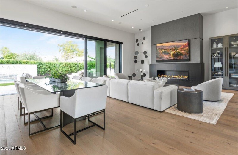 03-6802 E Joshua Tree Ln 03