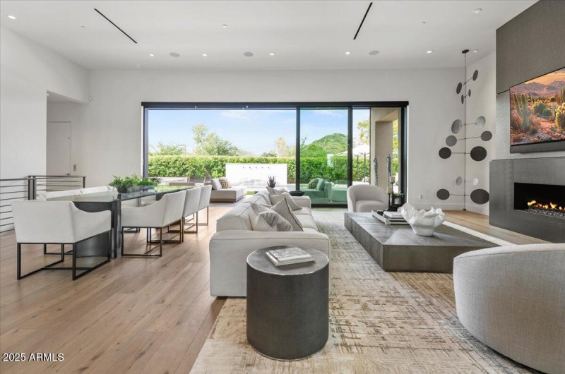 04-6802 E Joshua Tree Ln 04