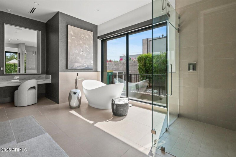 21-6802 E Joshua Tree Ln 24