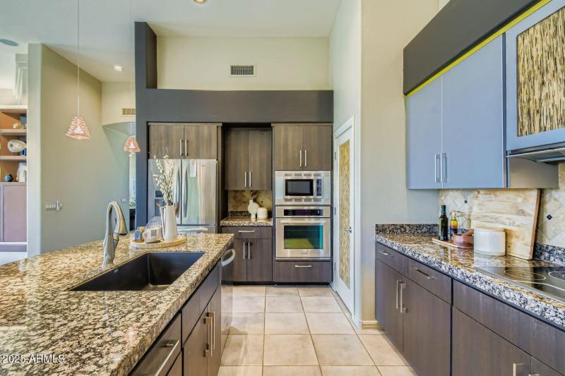 18 Kitchen