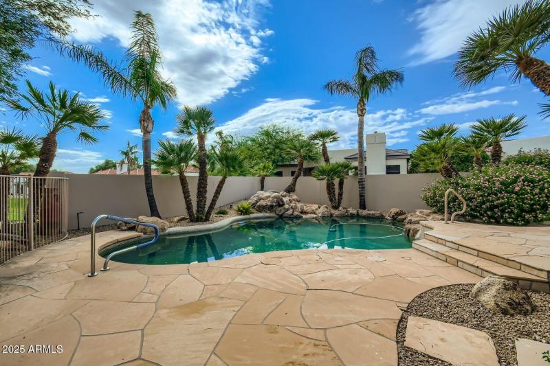 73 Exterior Pool