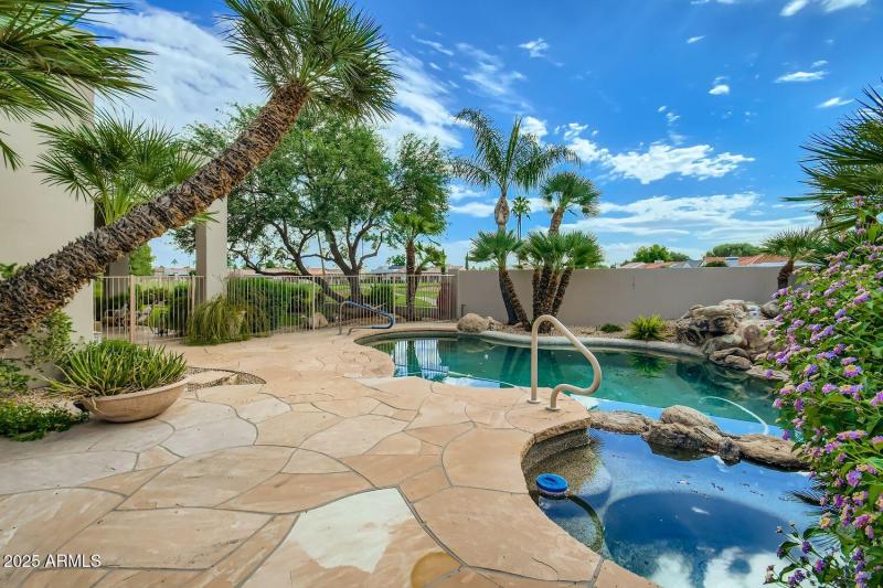 74 Exterior Pool