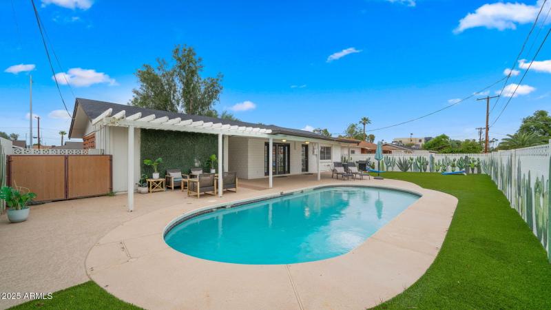 40-web-or-mls-Backyard4