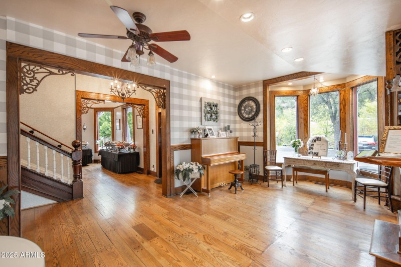 6-web-or-mls-2516-willow-creek-rd