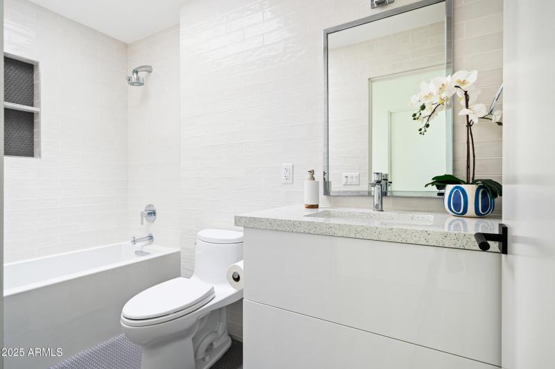 5816 E Calle Del Media-23