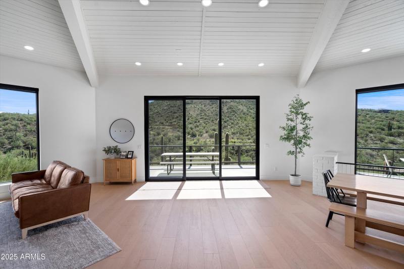 13-Sliding to Balcony