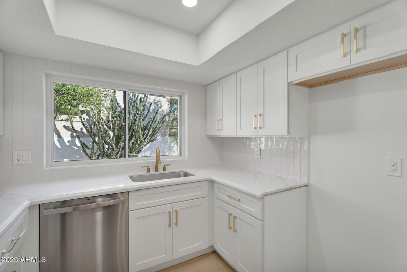 10-web-or-mls-4507 E Monte Way-11