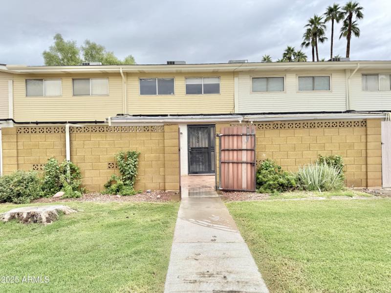 30 Rear sidewalk to patio