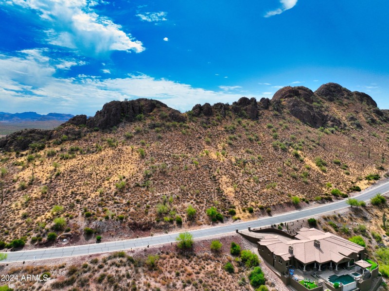 Lot backs to Dinosaur Mtn