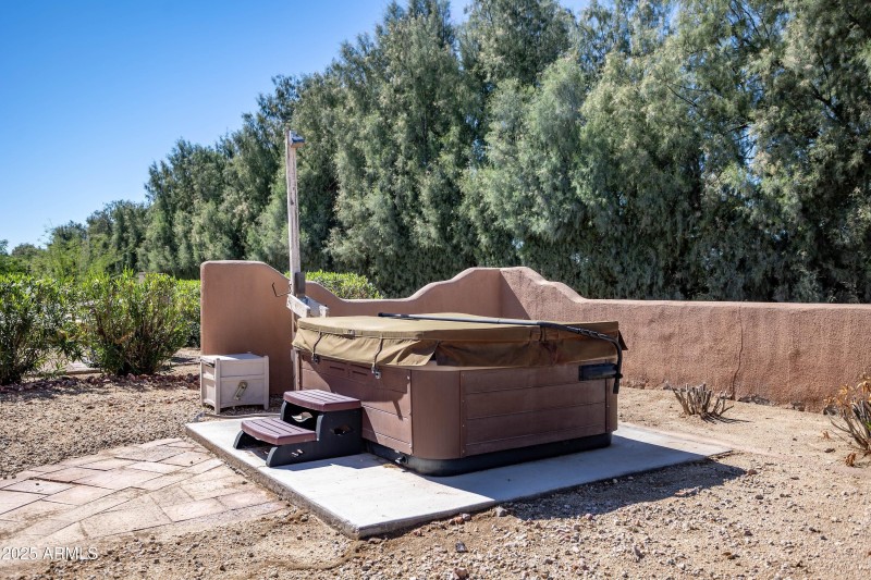 front exterior jacuzzi