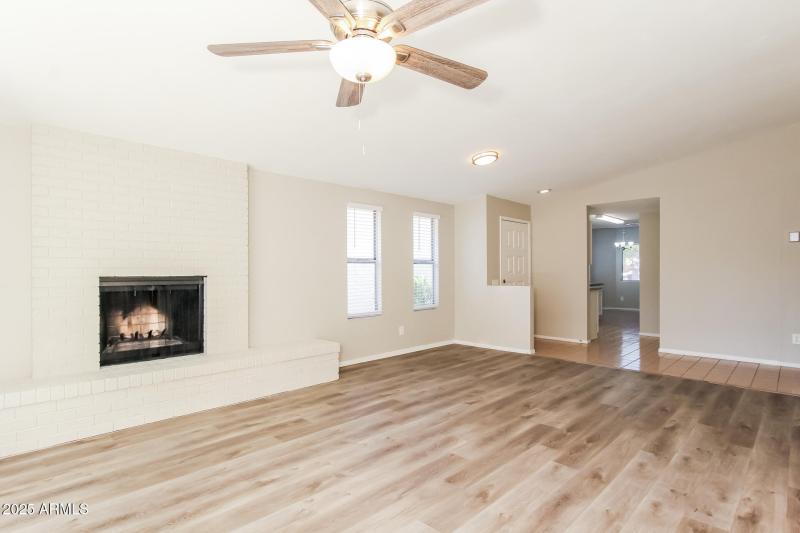 003-photo-dining-room-11655065