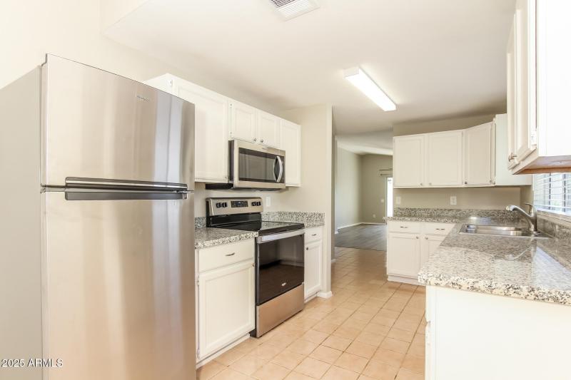 005-photo-kitchen-11655067