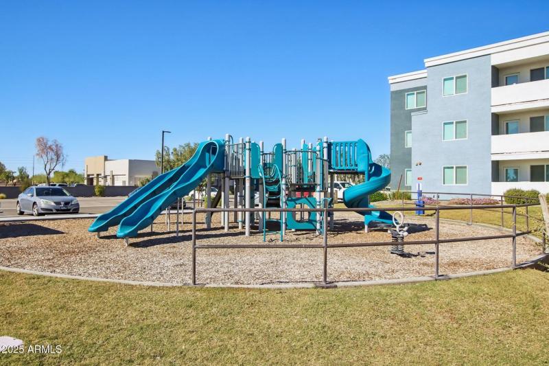 12945 W Greenway Rd h108-033