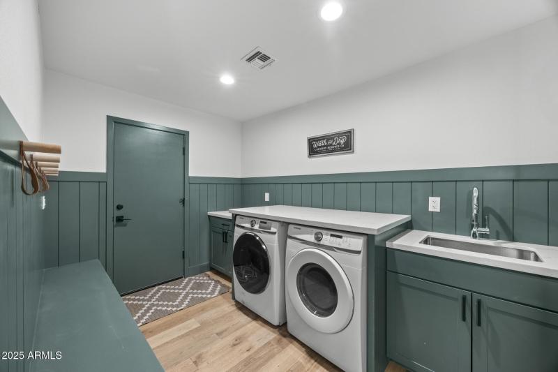 LAUNDRY/MUDROOM
