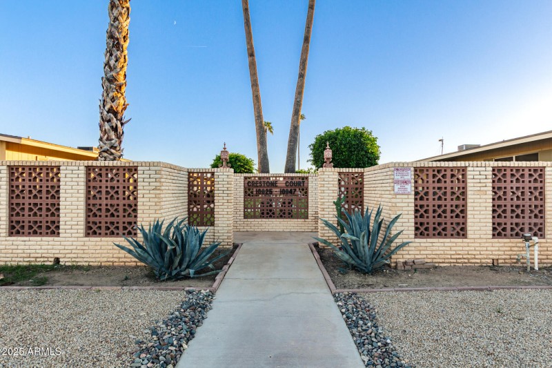 Front Entrance of Crestone Court