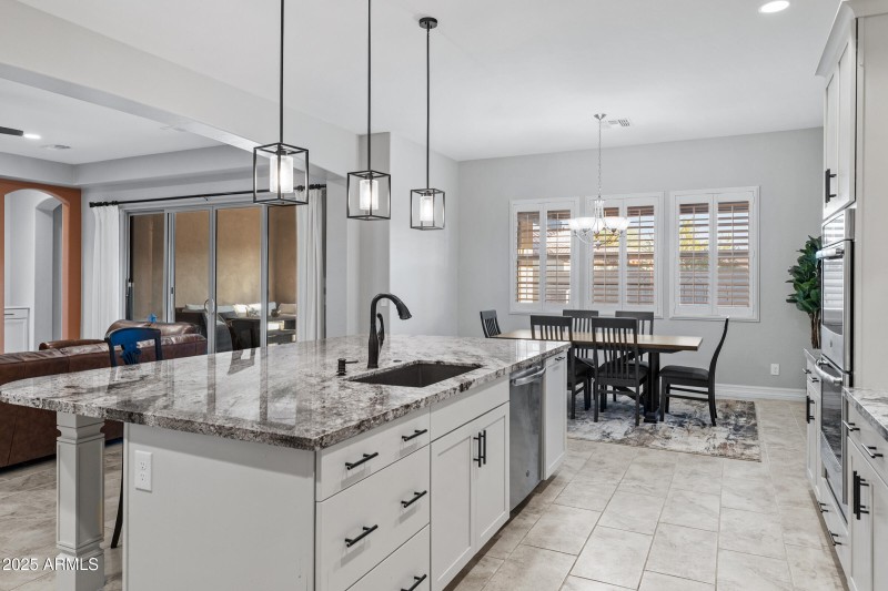 20947 W Mariposa St-19