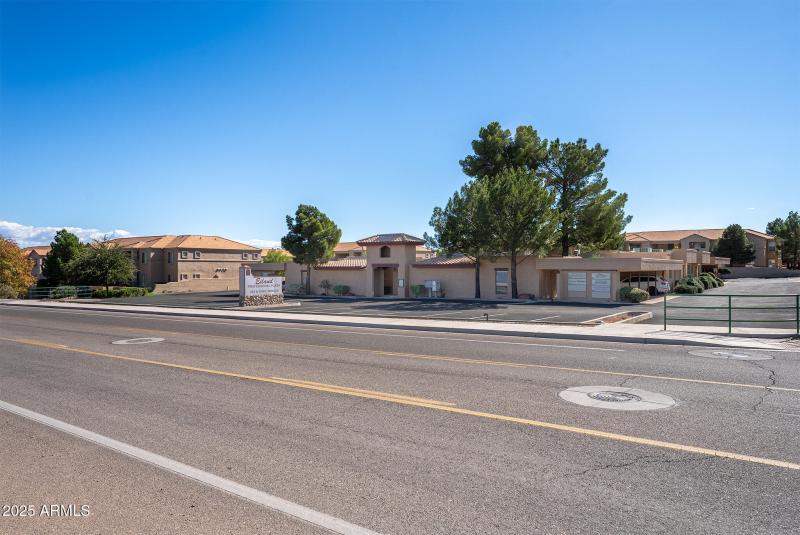 EIland Plaza_Exterior 3