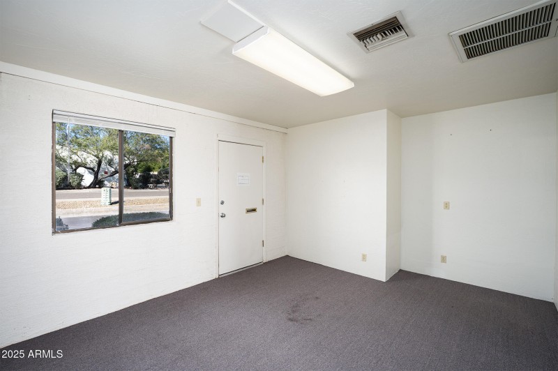 EIland Plaza_Office 3_1