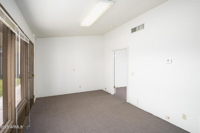 EIland Plaza_Office 3_4