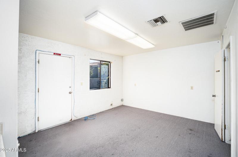 EIland Plaza_Office 3_11