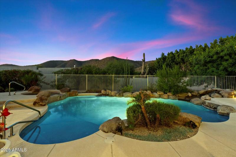 POOL TO MOUNTAINS & SUNSETS