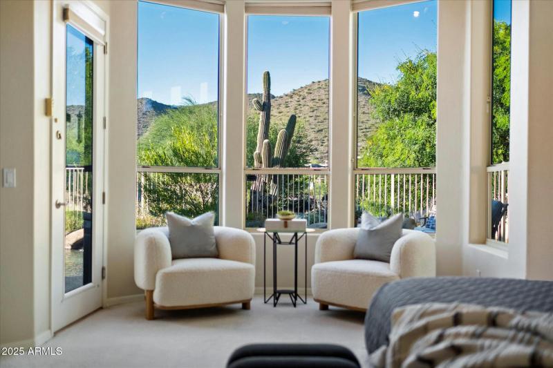 MASTER BEDOOM SITTING AREA