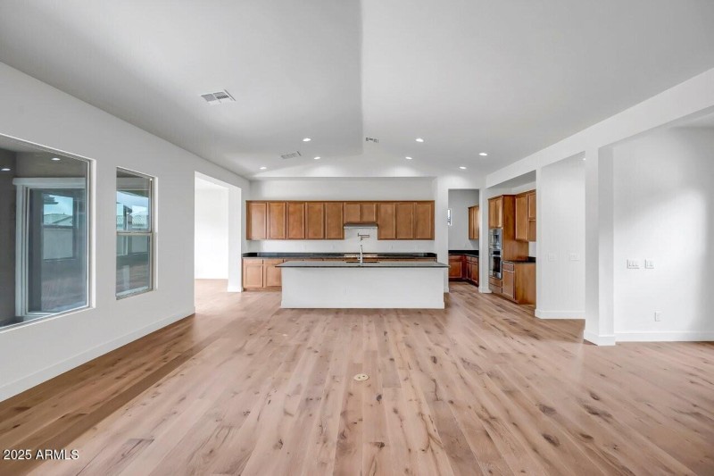 Elegance Lot 1272 (8)