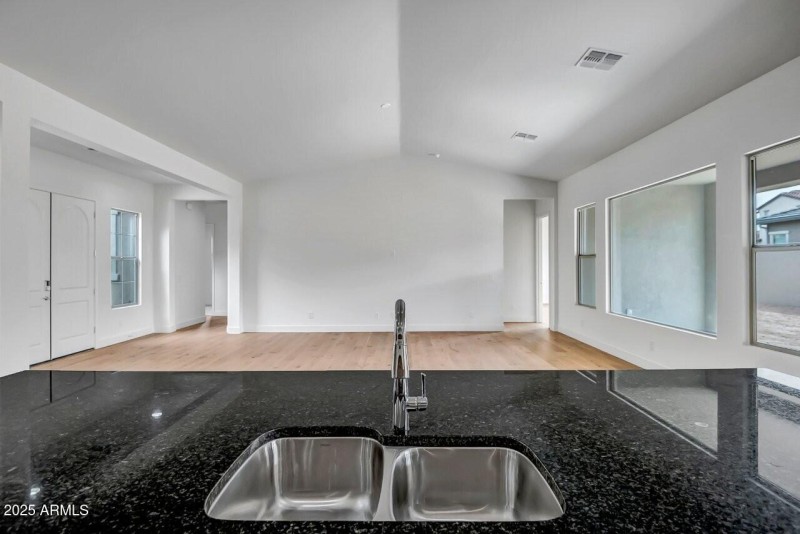 Elegance Lot 1272 (15)