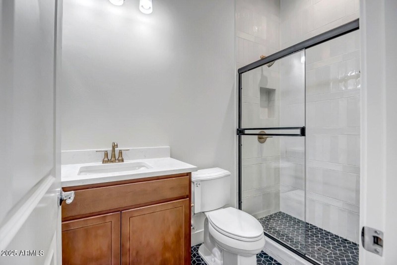 Elegance Lot 1272 (30)