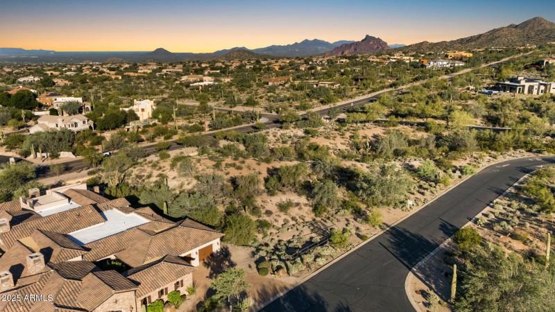 11-web-or-mls-3530-n-crystal-peak-cir-9