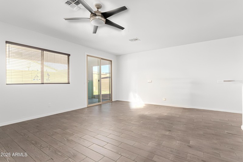 17466 W Echo Ln Great Room