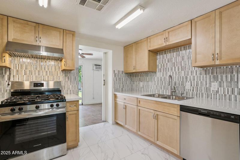 60-web-or-mls-2636-n-dayton-st