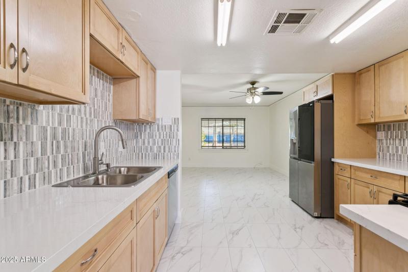 63-web-or-mls-2636-n-dayton-st