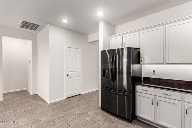 17466 W Echo Ln Kitchen 4