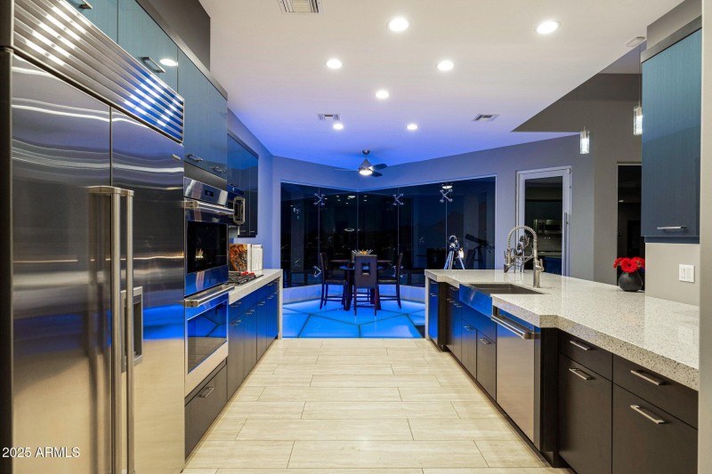 Stunning Mezzanine Dining, Views