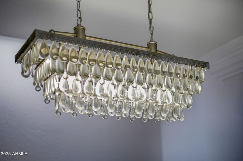 Light fixture in dining room