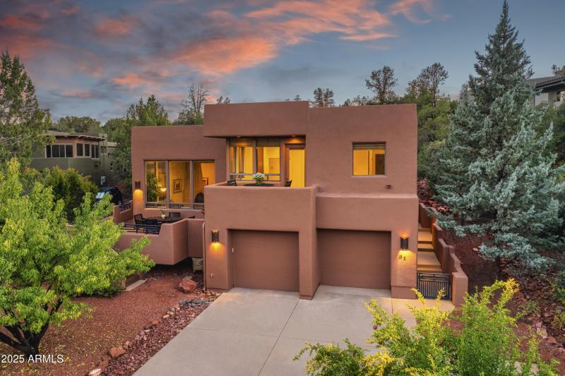 2,469 SF - 3BR - 2 BA