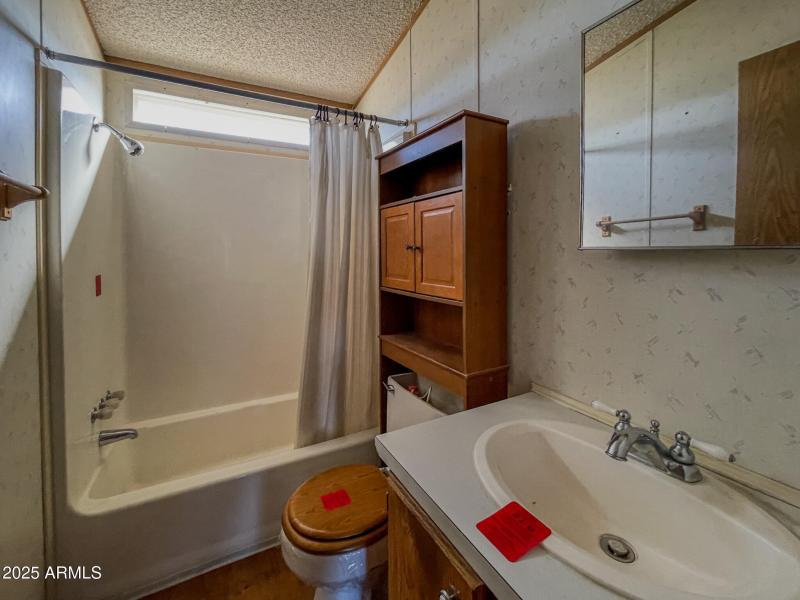 19 Guest bathroom
