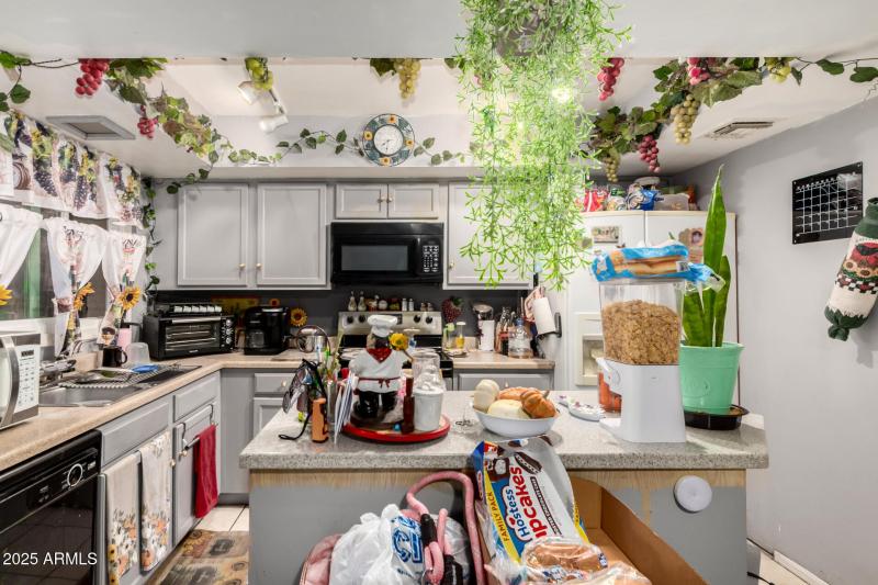 Eat-In Kitchen With Island