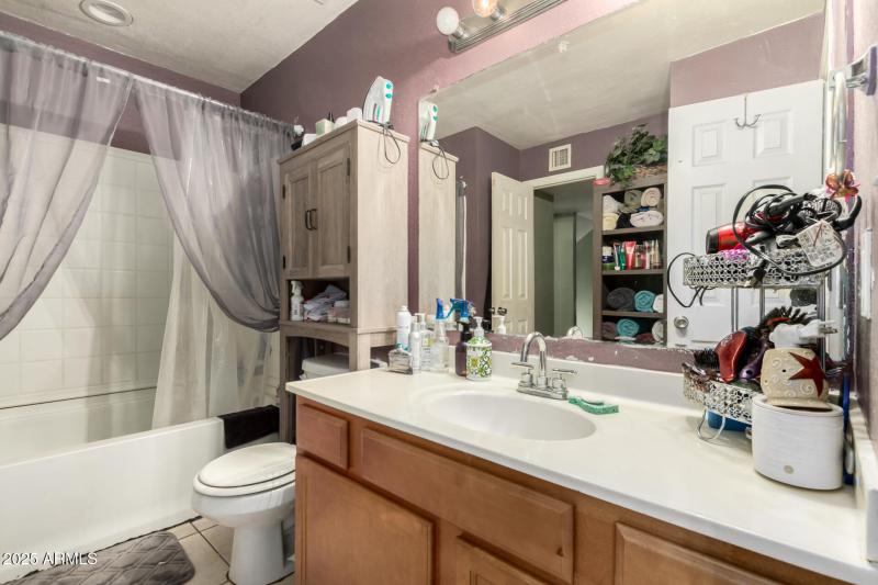 Full Bath With Vanity Storage